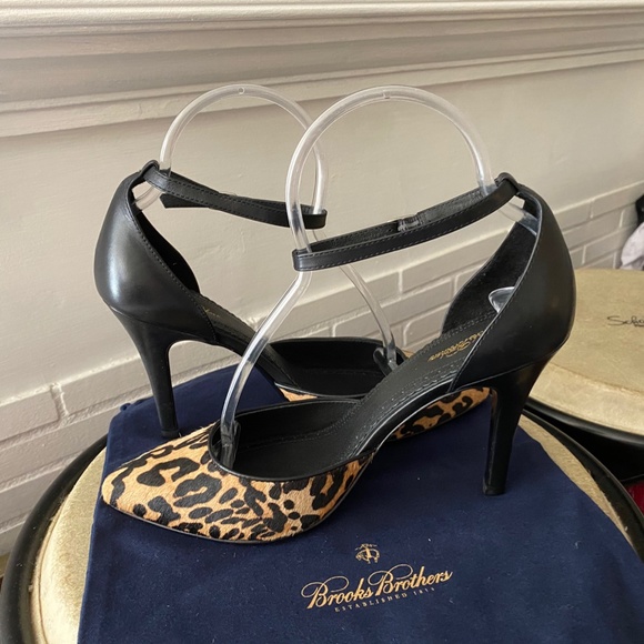 NEW BROOKS BROTHERS LEOP BLACK LEATHER PUMPS HEELS - Picture 4 of 9